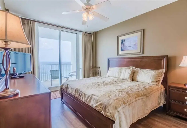 Lighthouse 1014 - 2 Br condo by RedAwning