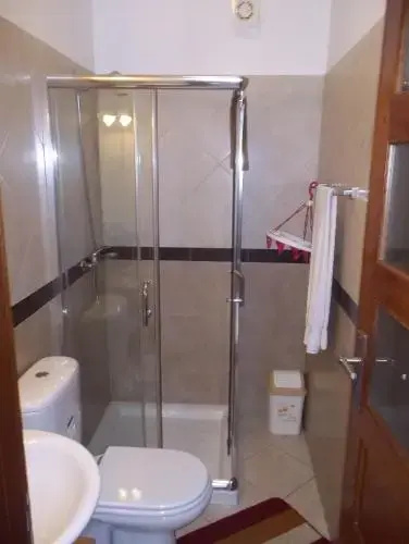 Basic Hotel