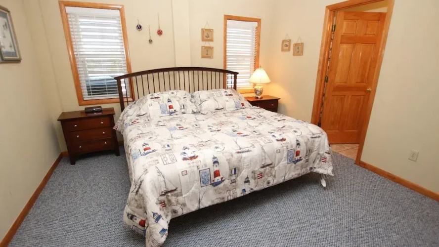 The B & B Inn - 6 Br Home