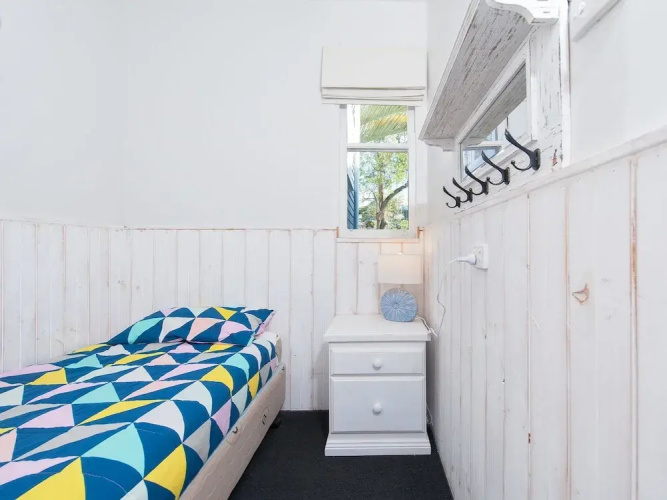 Sandy Point Road, 6, Mermaids Rest