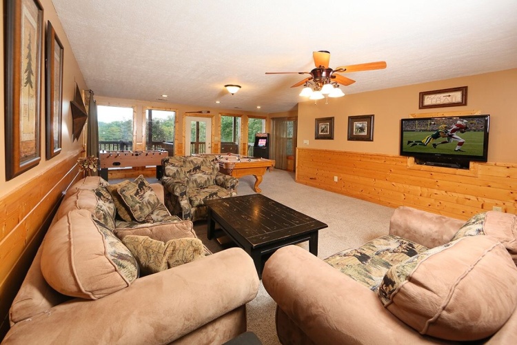 Mountain Shadow 6 Br cabin by RedAwning