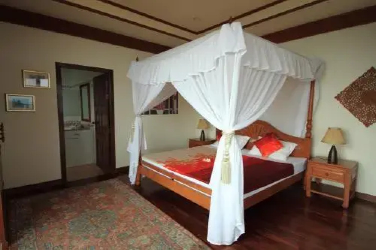 Baan Lom Talay