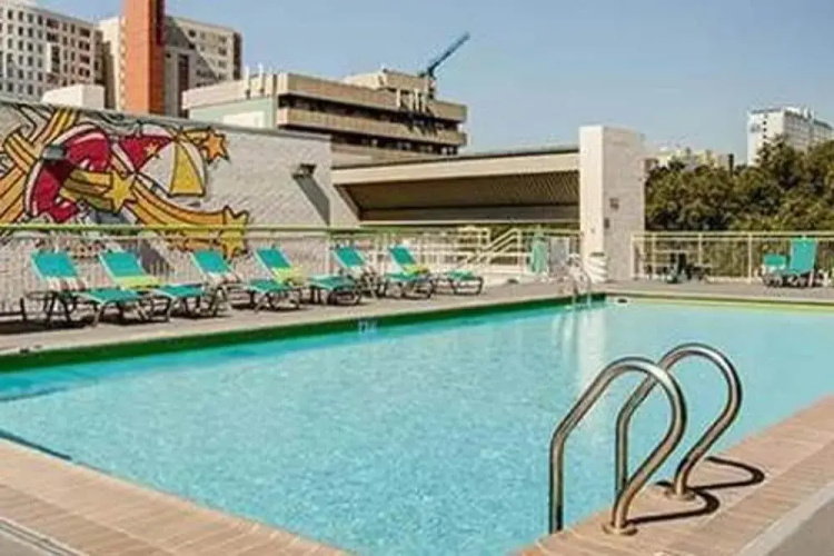 University District Flat + Pool + Gym