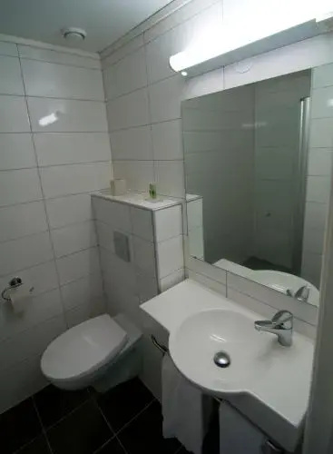 Aukra Hotel