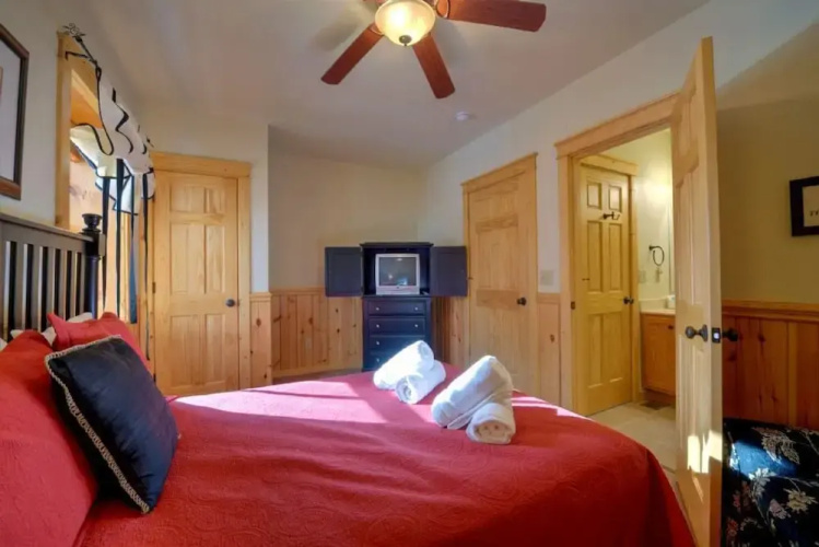 All Decked Out - 4 Br Cabin