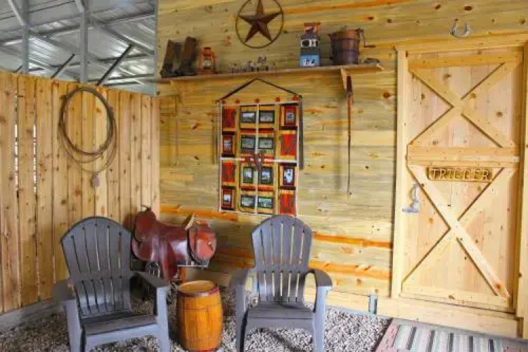 Horse Barn-Silver Room