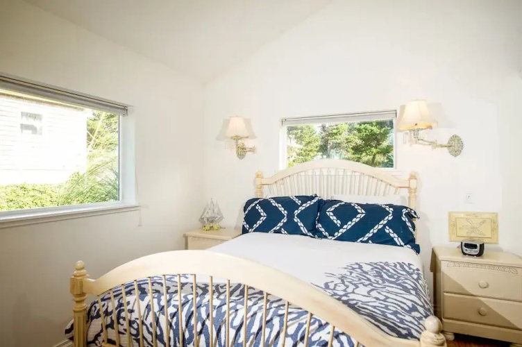 Rememberance Studio cottage by RedAwning