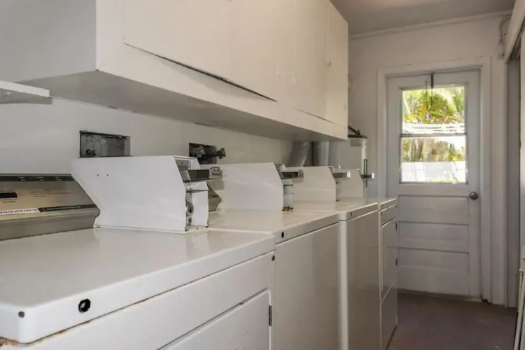 Anna Maria Beach Place, Unit 5 by RedAwning