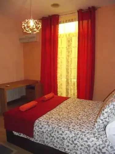 Village Rooms Multicolor