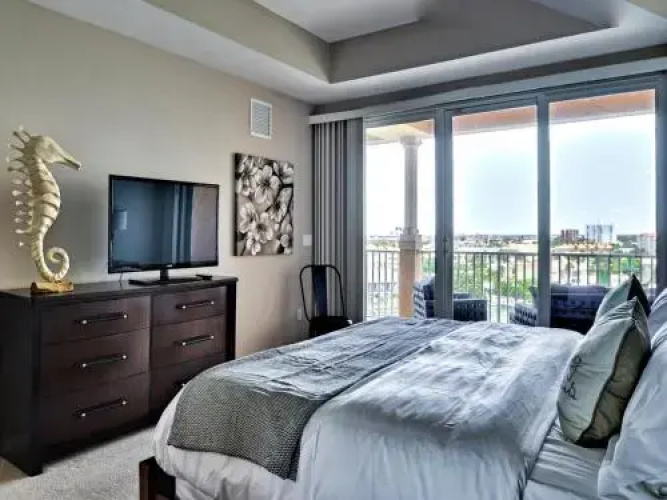 Harborview Grande 700 Waterfront Condo