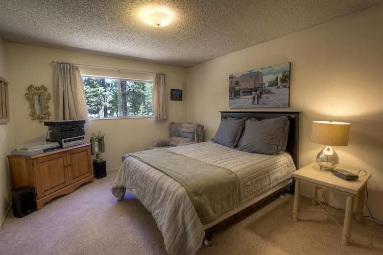 Pet Friendly Cabin by RedAwning