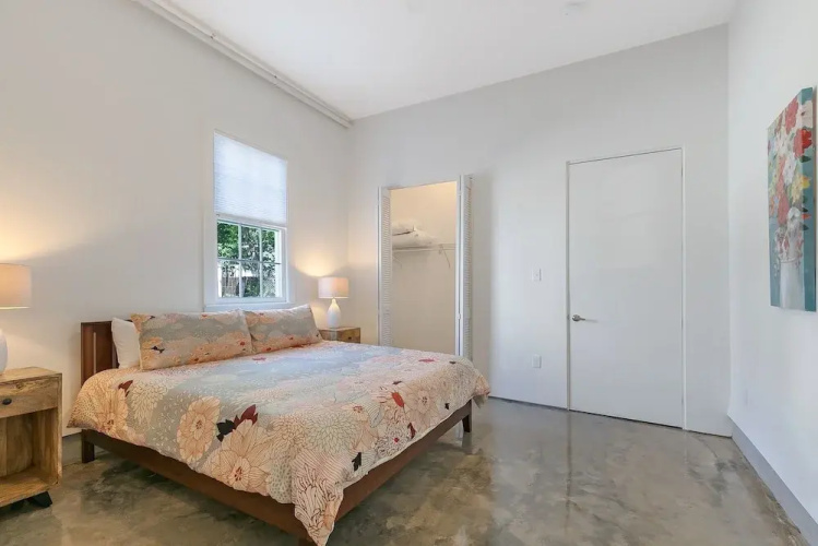Contemporary 2BR in Garden District By Hosteeva