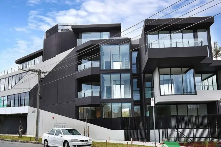 Executive 2br Caulfield North
