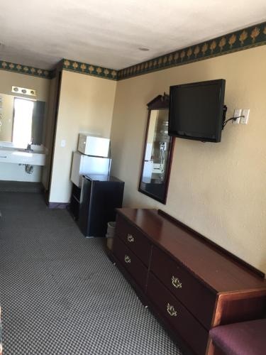 Economy Inn