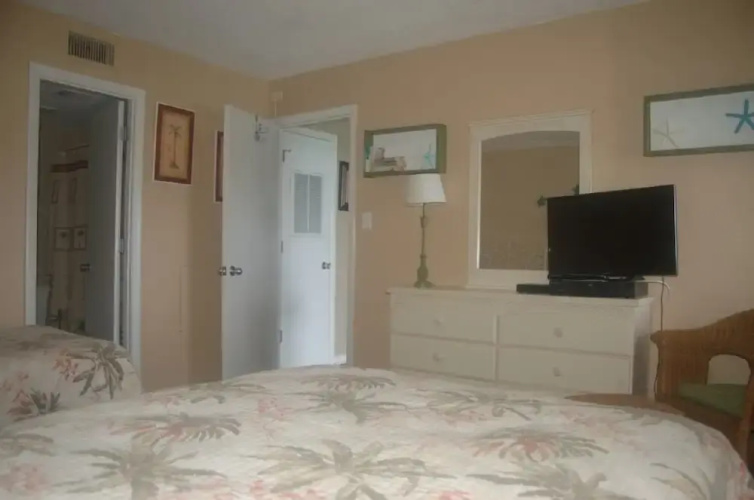 Crescent Sands CB, Unit 4-F - 3 Br Condo