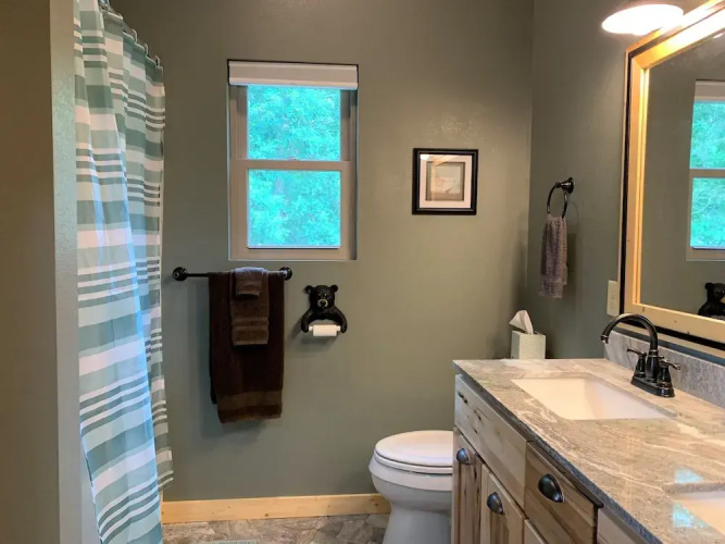 Hunter Jack's - 2 Br cabin by RedAwning