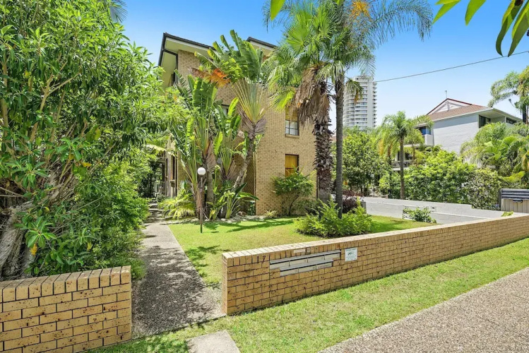 Beachside Unit Near Convention Centre