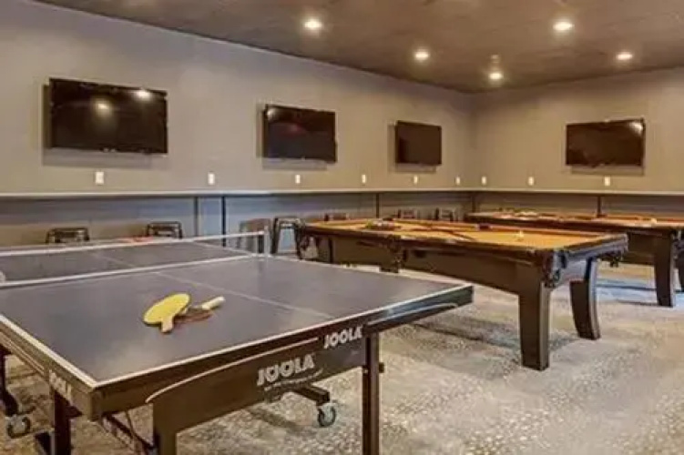 UT Social Suite + Pool + Gym