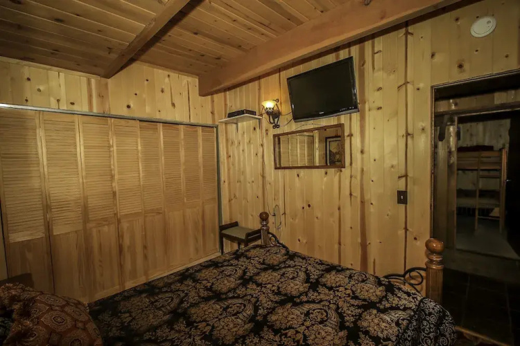 Aspen Chalet - 3 Br home by RedAwning