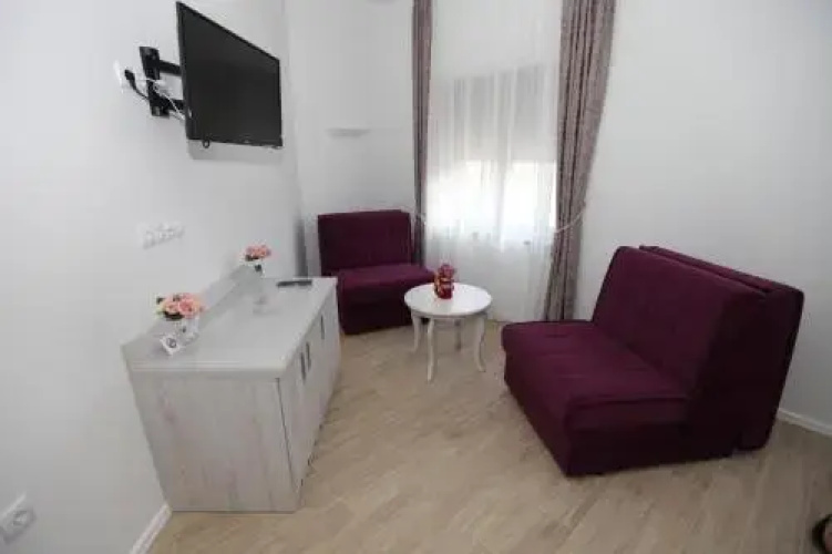 Apis Hotel
