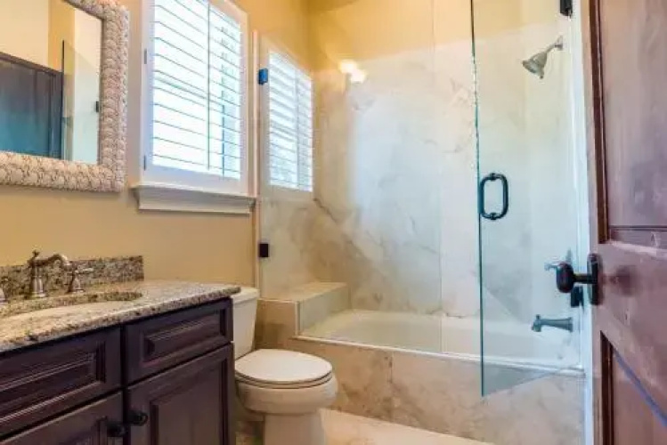 2216 Hwy 83S Eureka - Four Bedroom House