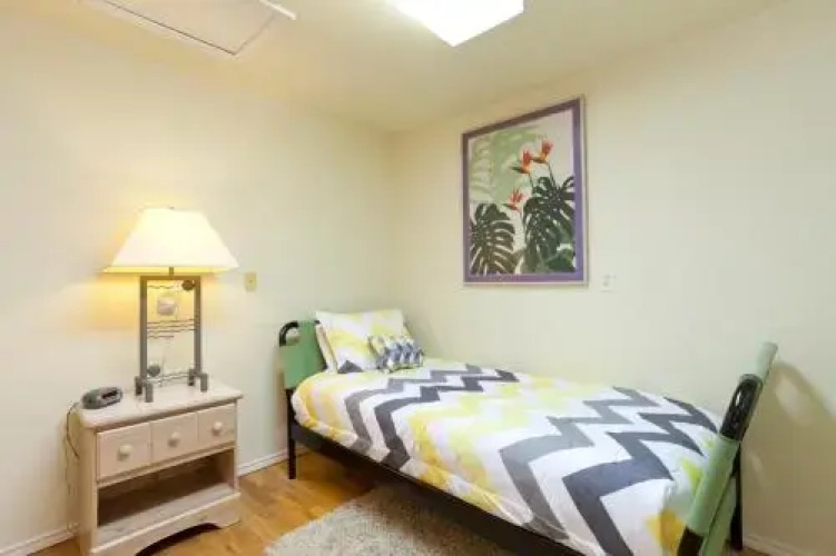 121 E. Bahama