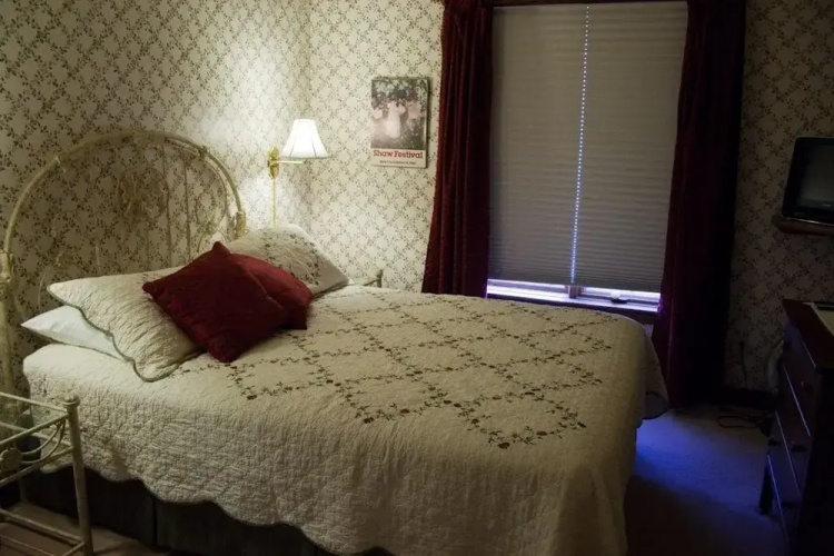 Cedar Gables Bed and Breakfast