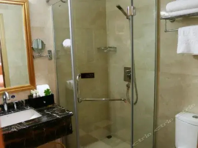 Zhonghe World Trade Hotel