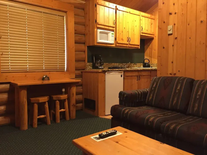 Somer's Bay Log Cabin lodging