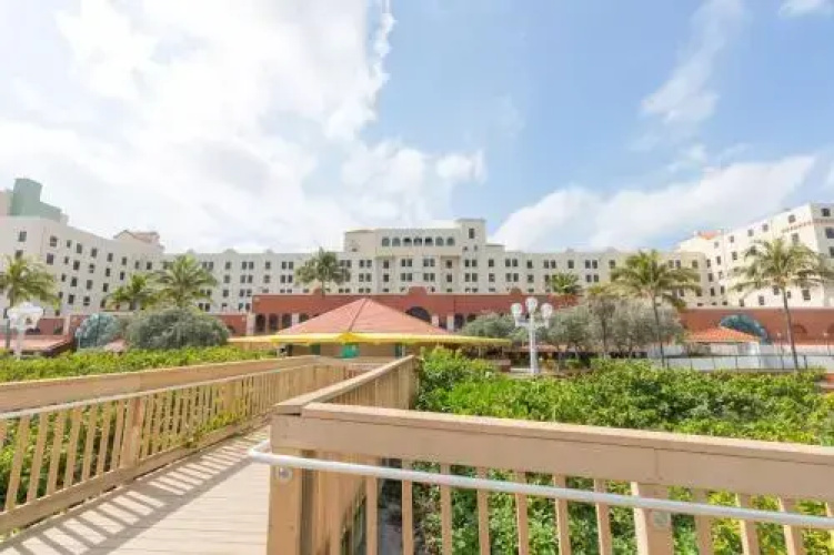 589 Hollywood Beach Studio