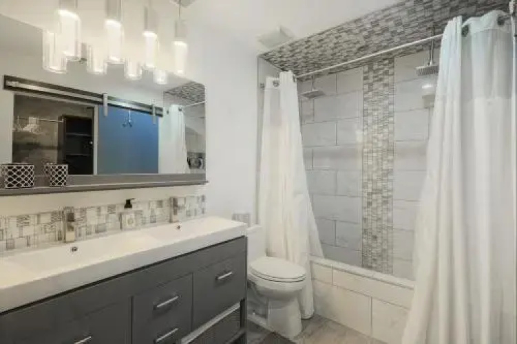 2702 E Cheryl Dr Home
