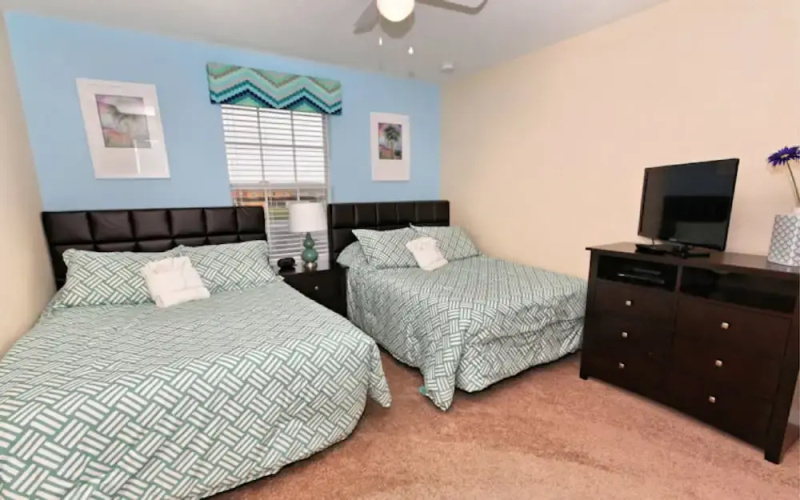 Paradise Palms by Blue Ribbon Management