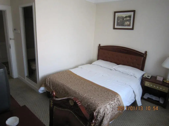 Huafeng Hot Spring Castle Hotel