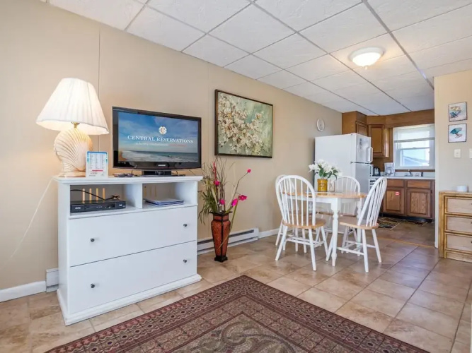 46th St Windjammer 104 1Br Condo