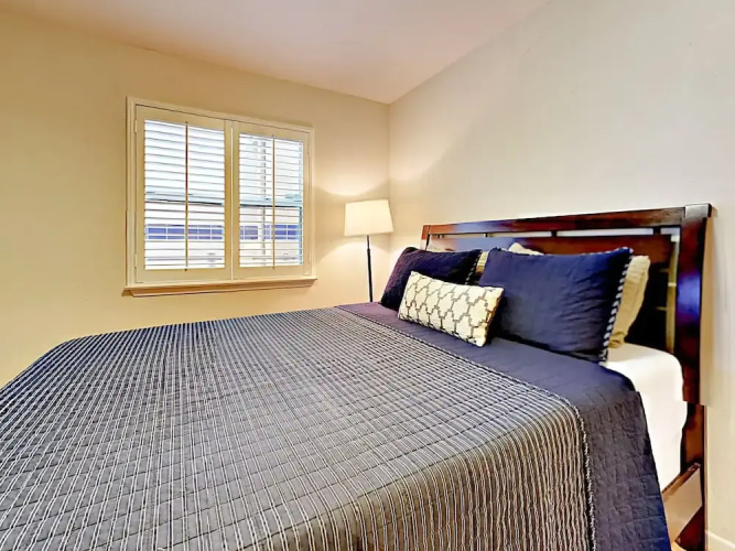 301 E 4th St Condo Unit 333 - 2 Br condo by RedAwning