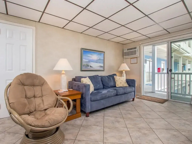 46th St Windjammer 204 1Br Condo