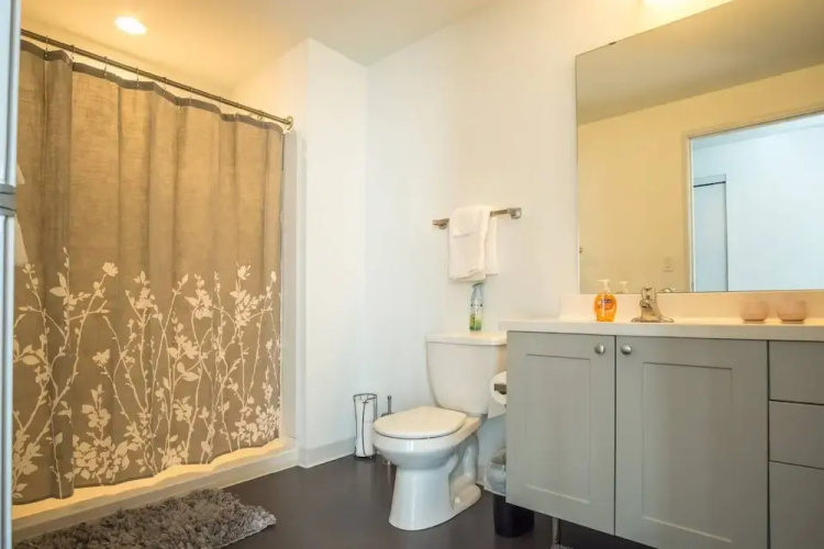 Downtown 2BR Apt in Historic Building