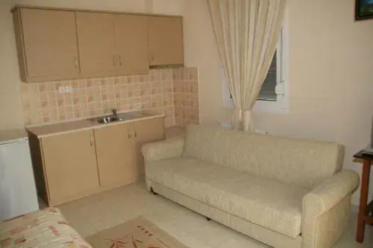 Elanthi Hostel
