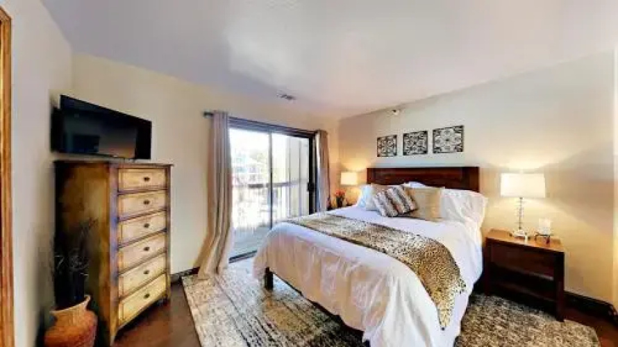 759 Boulder Ct Condo Unit K - 2 Br condo by RedAwning