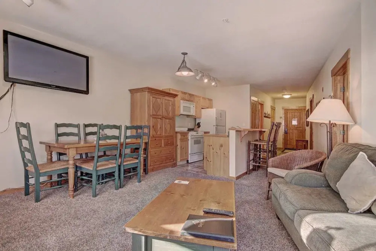 2655 Tenderfoot Lodge