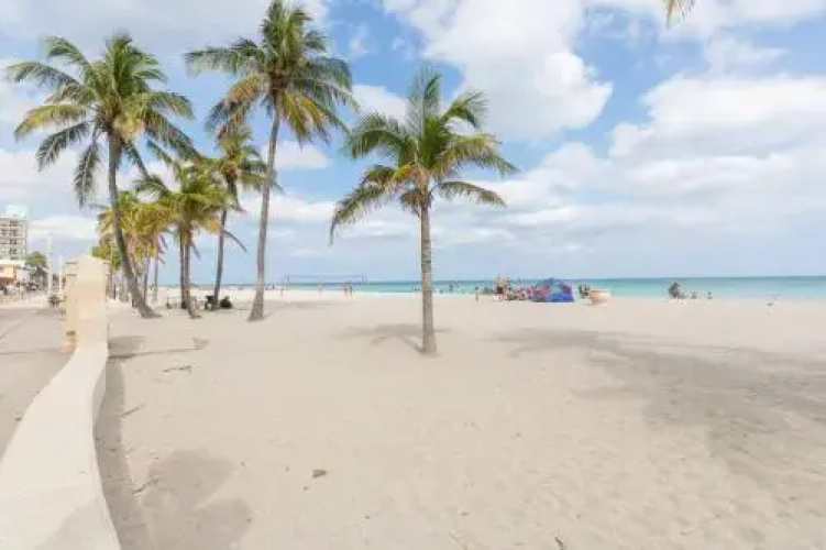 Hollywood Beach Resort- Ocean Front Studio