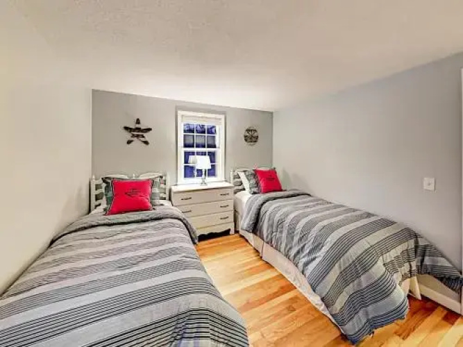 Charming Cape Cod - 3 Br Home