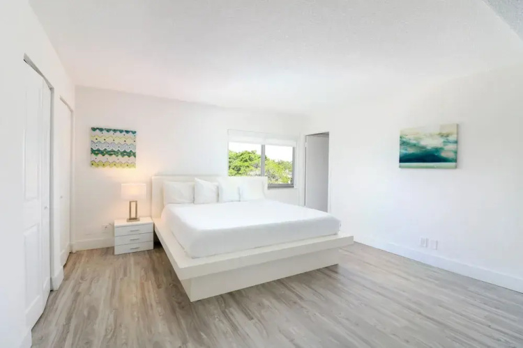 Bayshore Chic Apartment with Marina View