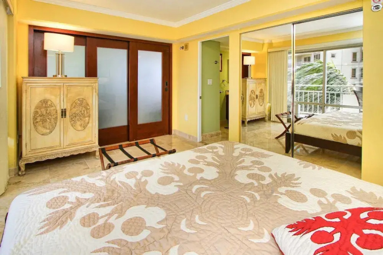 Ala Moana Condo 1777-9 by RedAwning