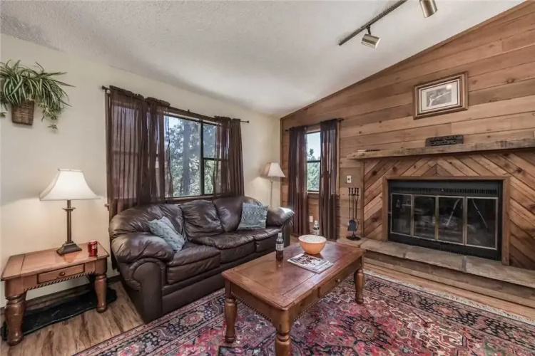 Bear Cat Crossing - Three Bedroom Cabin