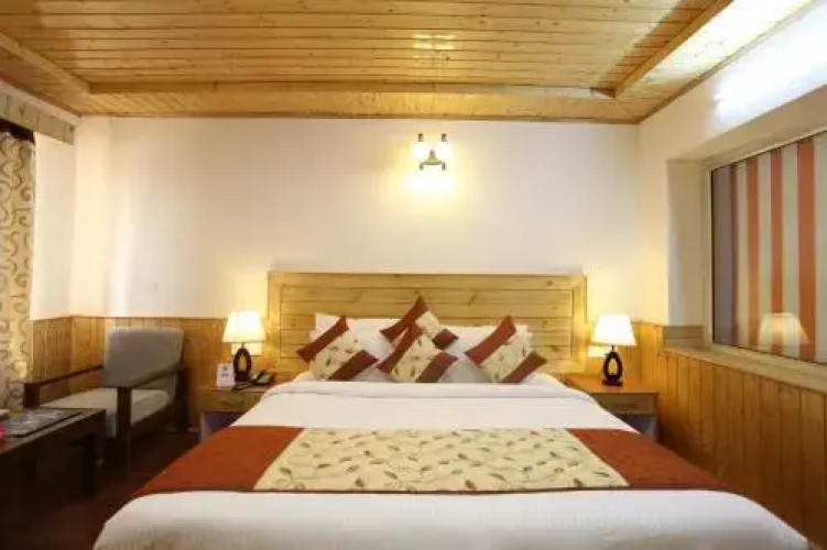Hotel Charu Palace