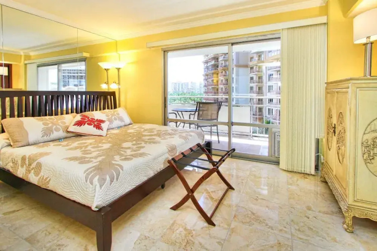 Ala Moana Condo 1777-9 by RedAwning