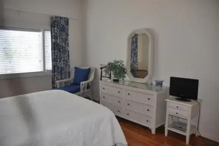 #405 Lazy Daze - 3 Br villa by RedAwning
