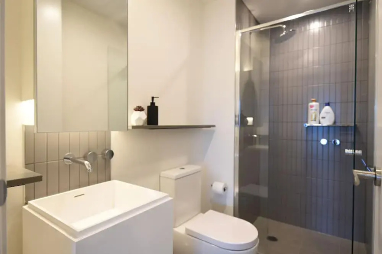 HFN Crown Shadow Play Apartment