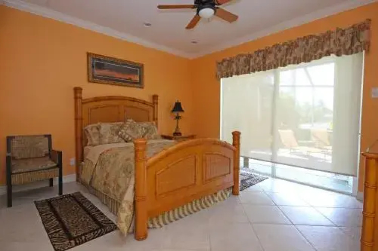 Waterfront Villa Id2621